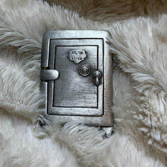 AJC Safe Brooch Pewter Color - Picture 2 of 3